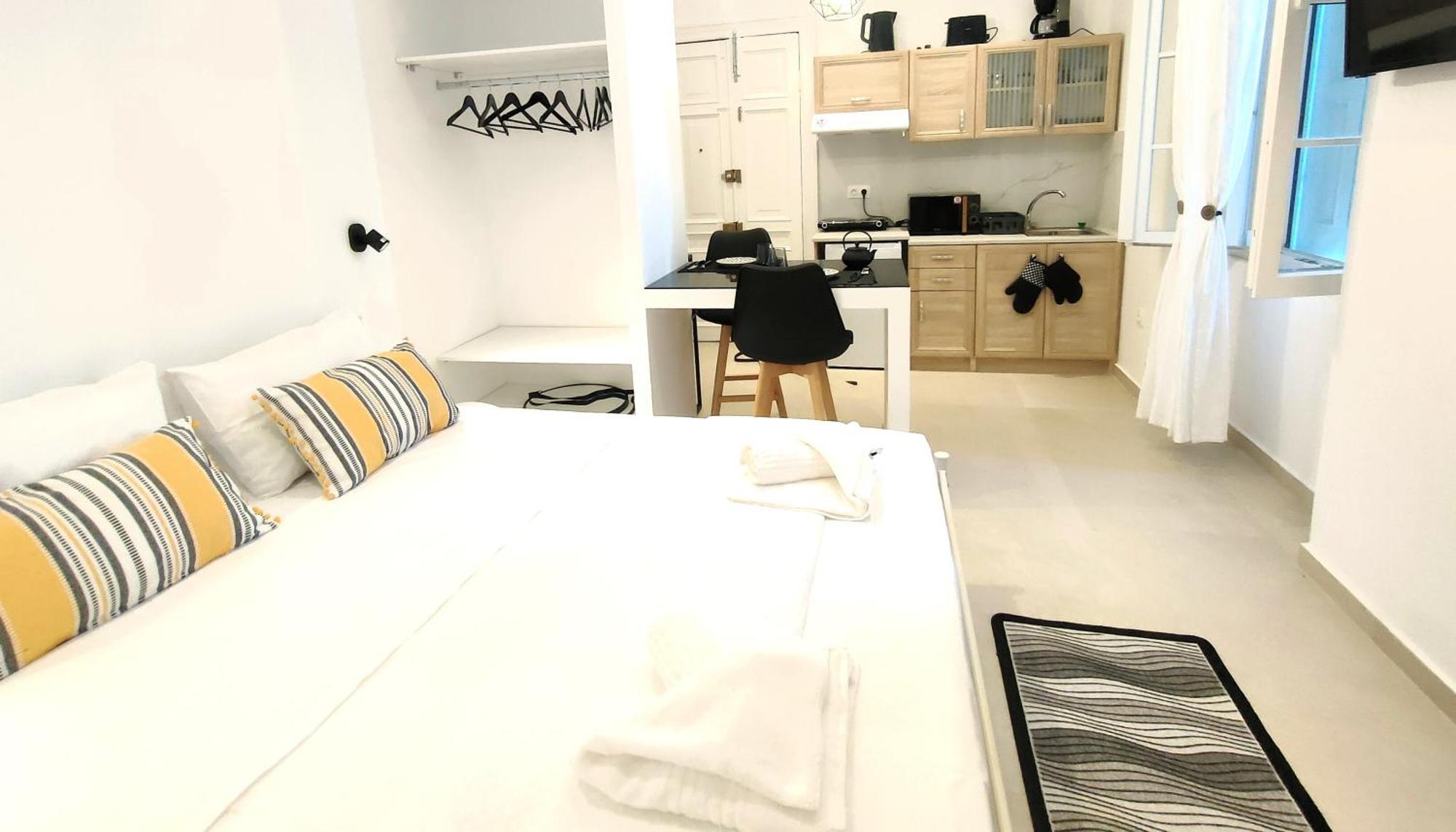 White Corfu Town Apartment *